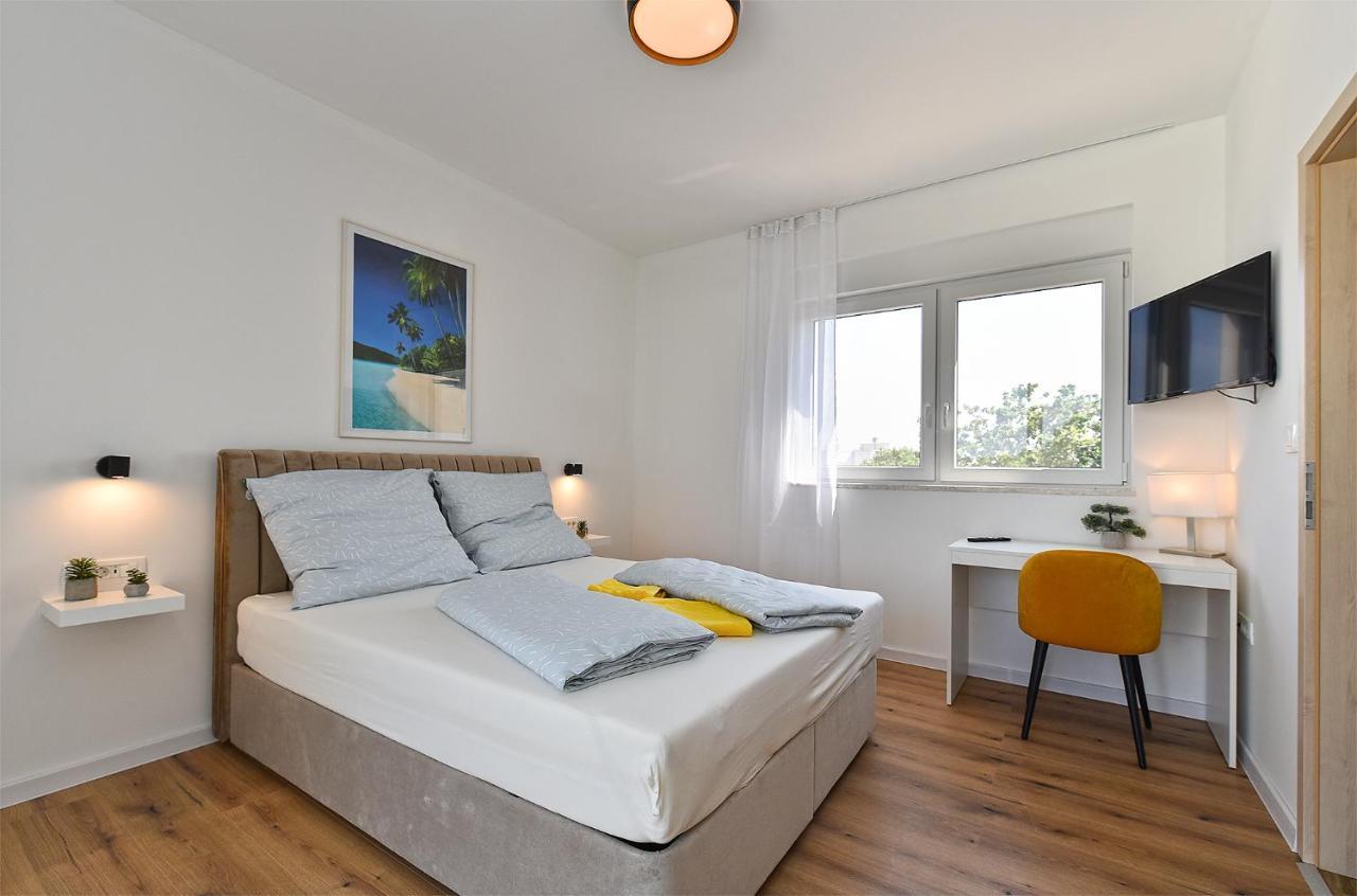 Villa Jlo 2 Mit 4 E-Bikes Peroj Esterno foto