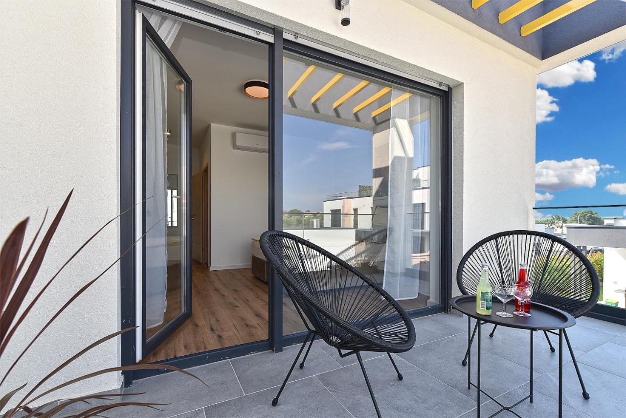Villa Jlo 2 Mit 4 E-Bikes Peroj Esterno foto