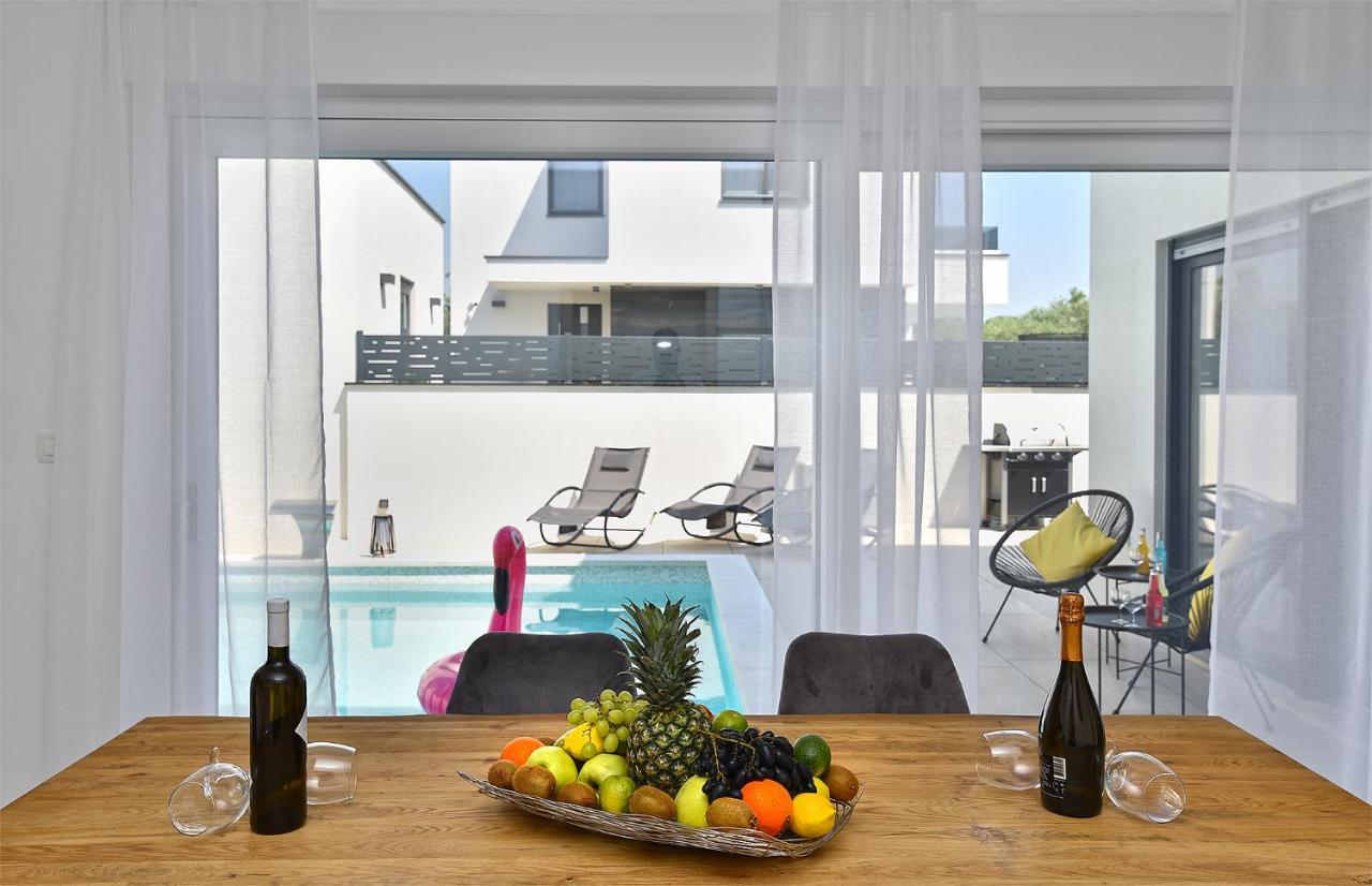 Villa Jlo 2 Mit 4 E-Bikes Peroj Esterno foto