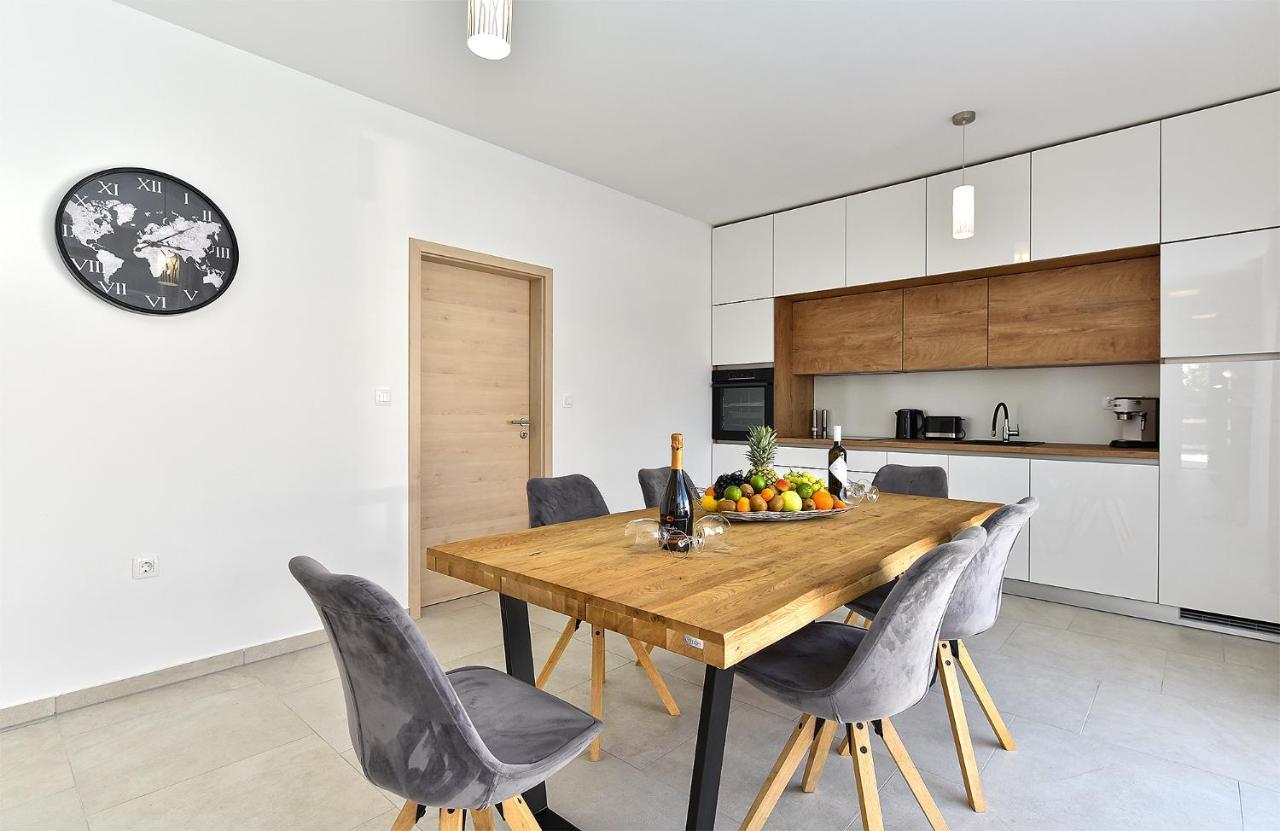 Villa Jlo 2 Mit 4 E-Bikes Peroj Esterno foto