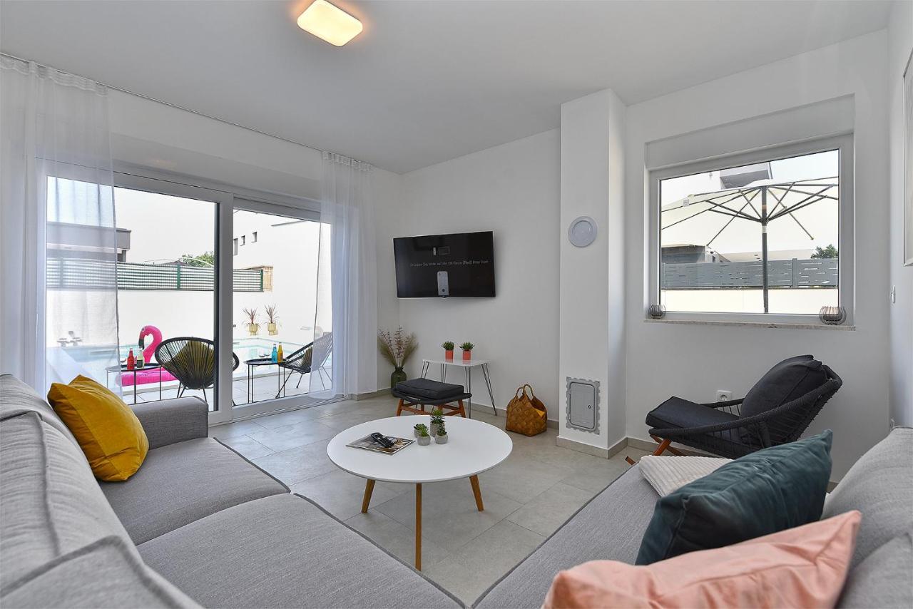 Villa Jlo 2 Mit 4 E-Bikes Peroj Esterno foto