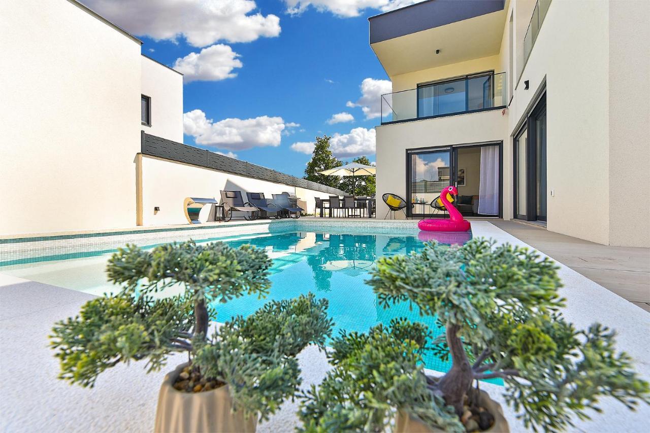 Villa Jlo 2 Mit 4 E-Bikes Peroj Esterno foto