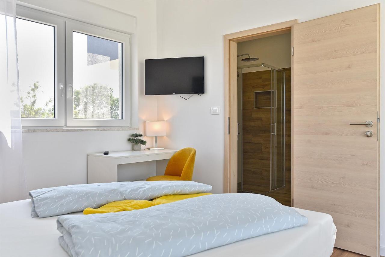 Villa Jlo 2 Mit 4 E-Bikes Peroj Esterno foto