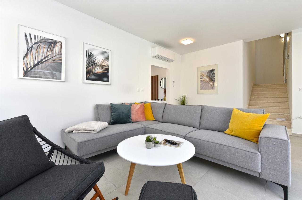 Villa Jlo 2 Mit 4 E-Bikes Peroj Esterno foto
